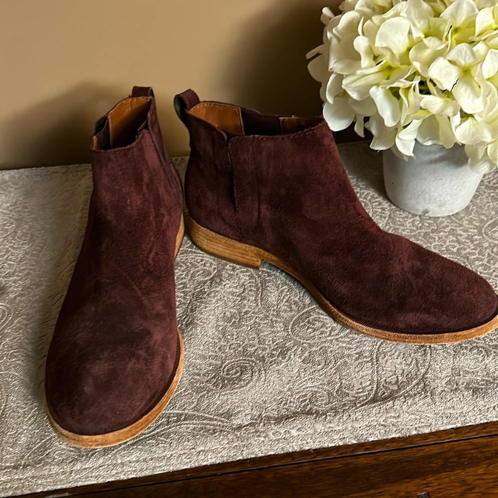 Kork-ease boots. Size 9